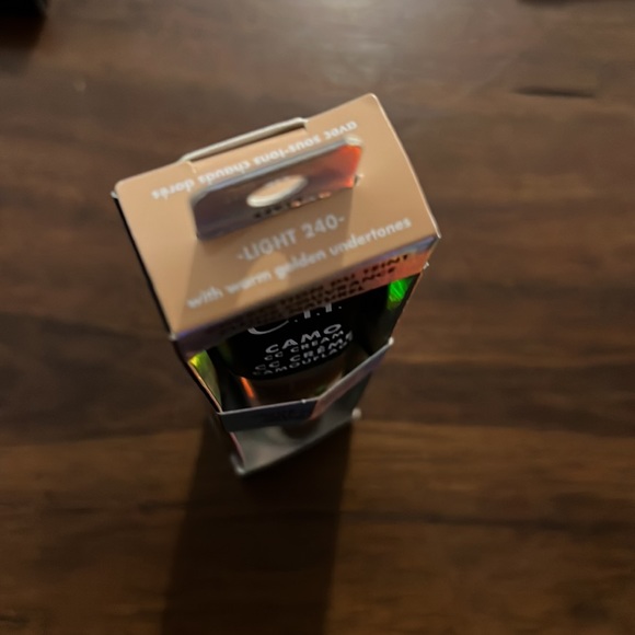 ELF CAMO CC CREAM - Picture 2 of 2